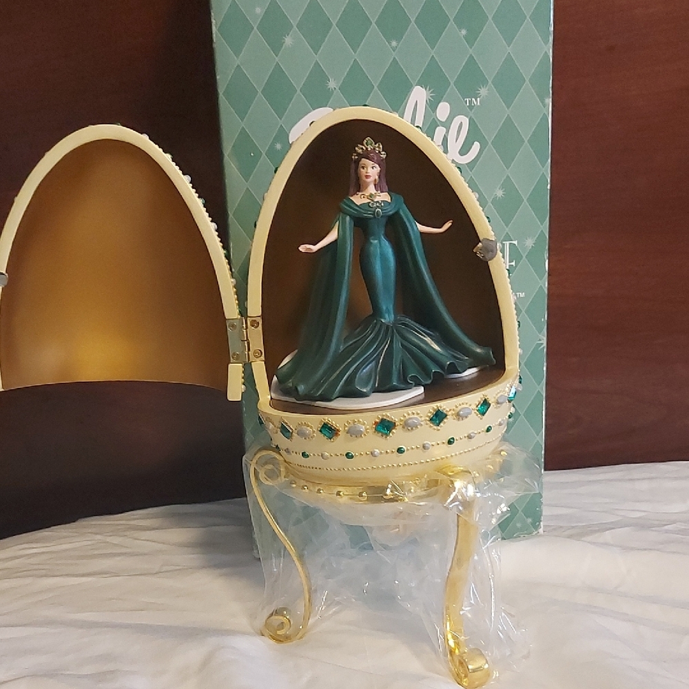 Barbie Teal and Gold Princess Egg Music Box